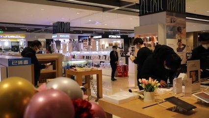 2021年全省社会消费品零售总额增速跃居全国第15位，创2012年以来最佳位次，体育用品及器材零售表现突出