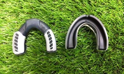 运动护齿 拳击与格斗爱好者的必备防护——探析3色单面护齿套的选择与应用